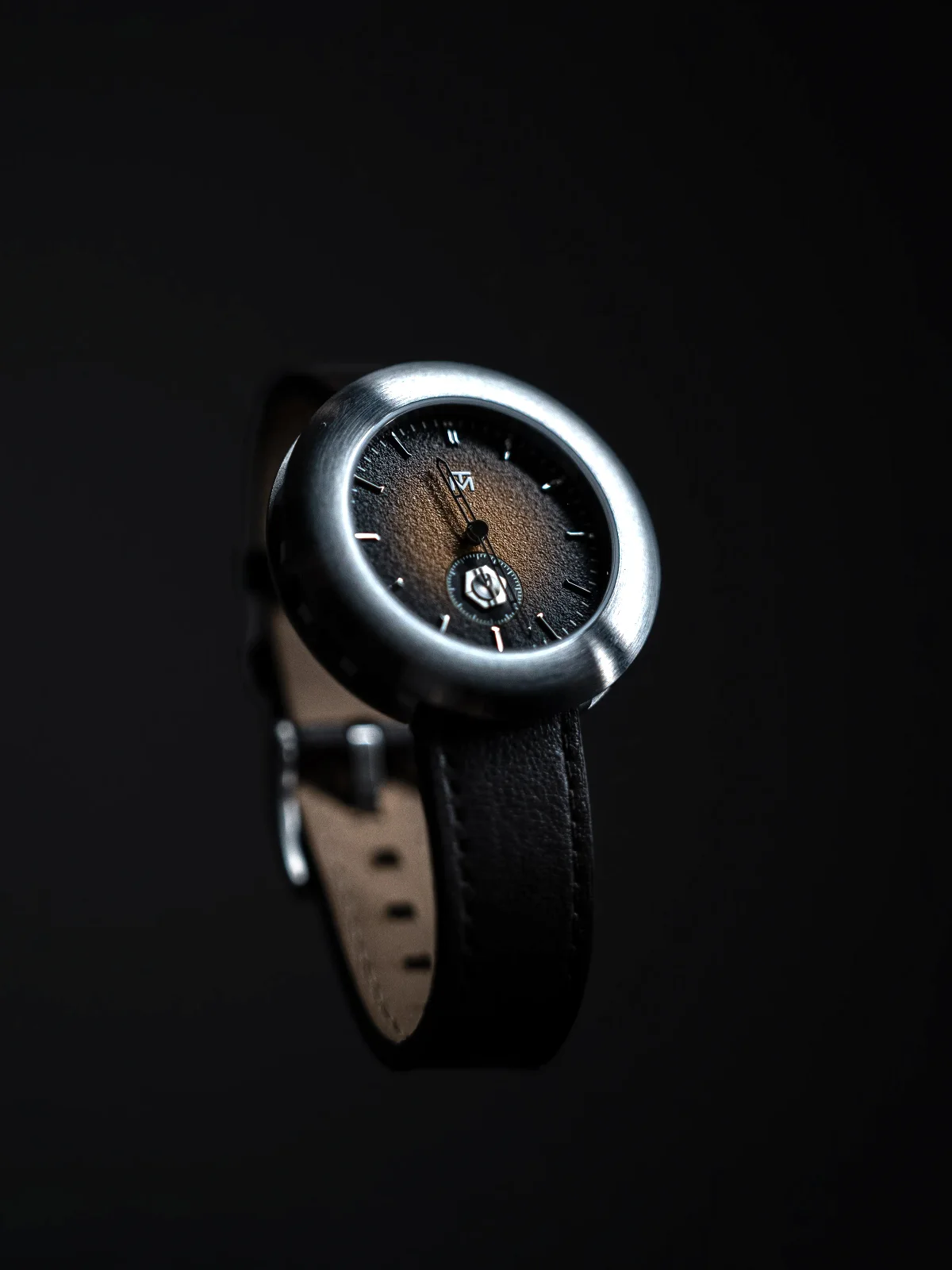 TOLEM TLM-01J — Fond dégradé jaune